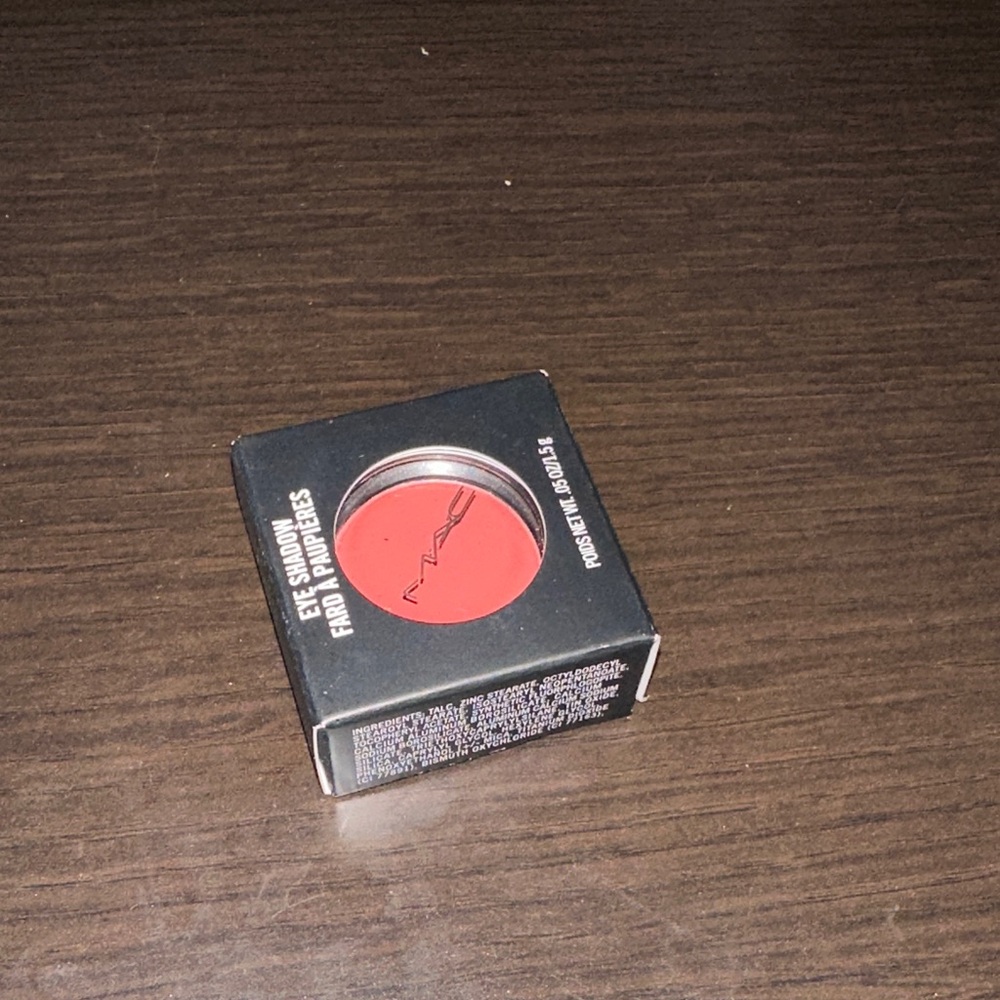 Brand new MAC Eye Shadow HAUTE SAUCE MATTE